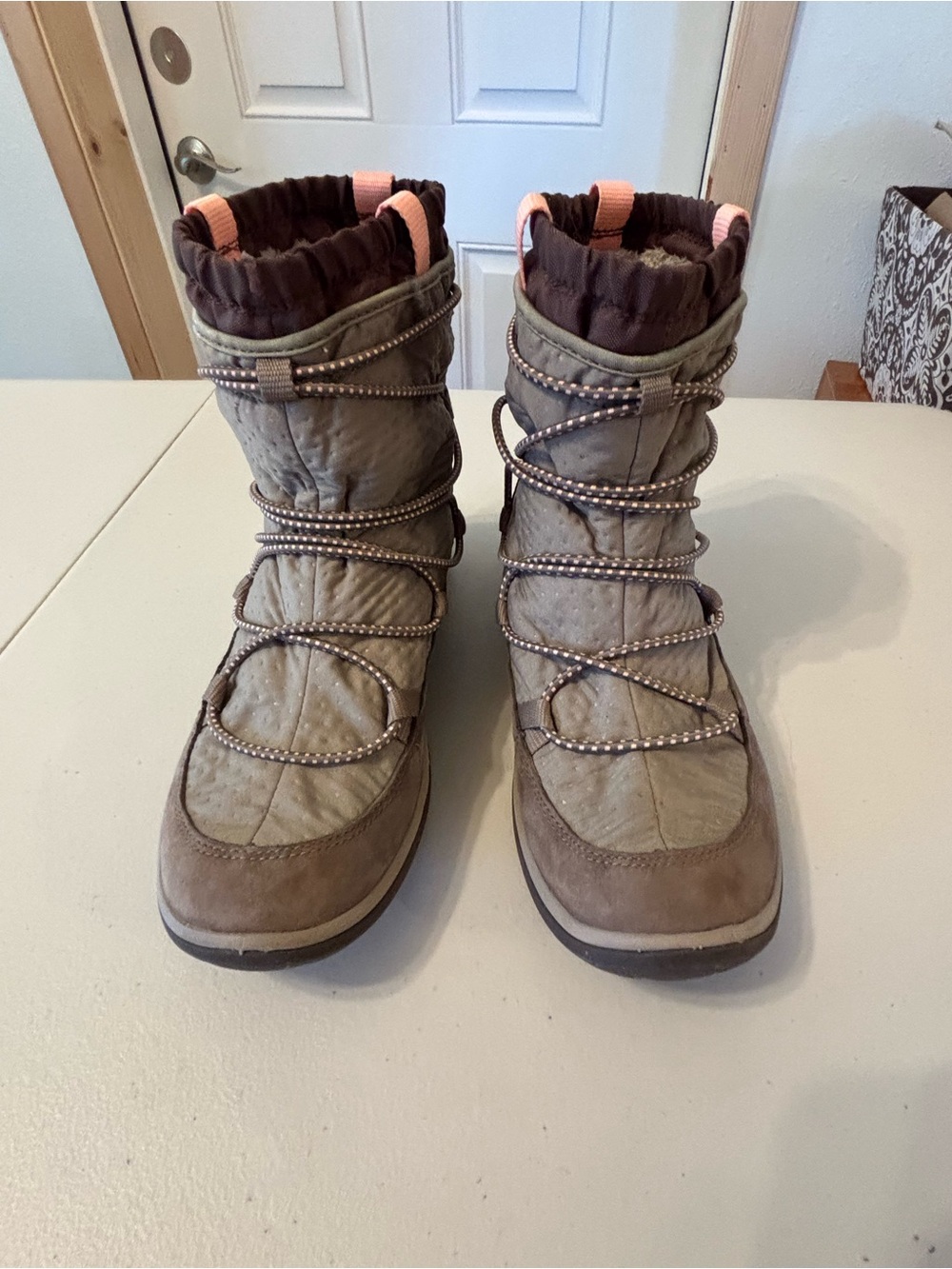 Clarks Taupe Quilted Winter Boots with Pink Accents 8